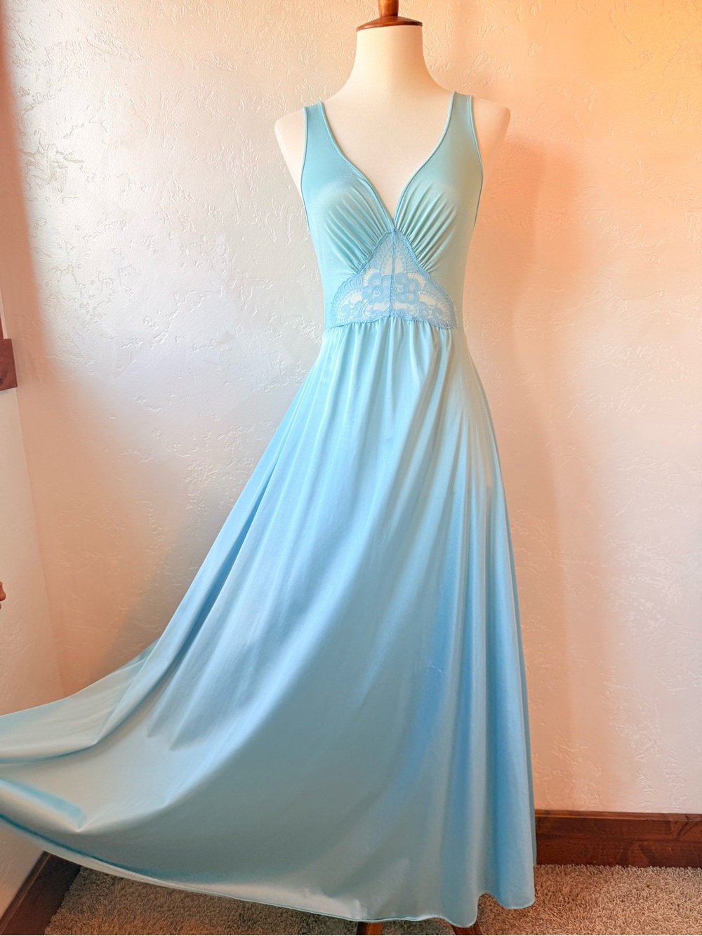Vintage Olga Full Sweep Nightgown Powder Blue Sought-After Style Size XS - Picture 4 of 14